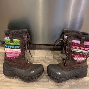The North Face Girls Boots.  Size: 4.  Faux fur lined.